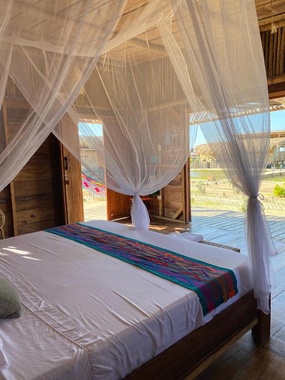 Postel nebo postele na pokoji v ubytování Palaa Mayapo Ecolodge