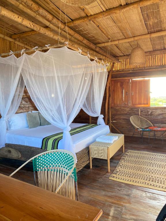 Postel nebo postele na pokoji v ubytování Palaa Mayapo Ecolodge