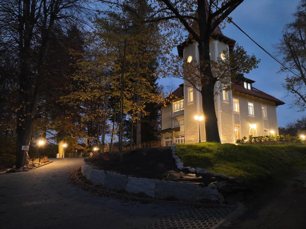 Budova, kde se aparthotel nachází