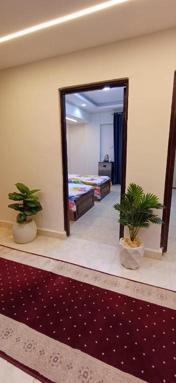 Postel nebo postele na pokoji v ubytování فندق الحسين ElHOSSIN HOTEL