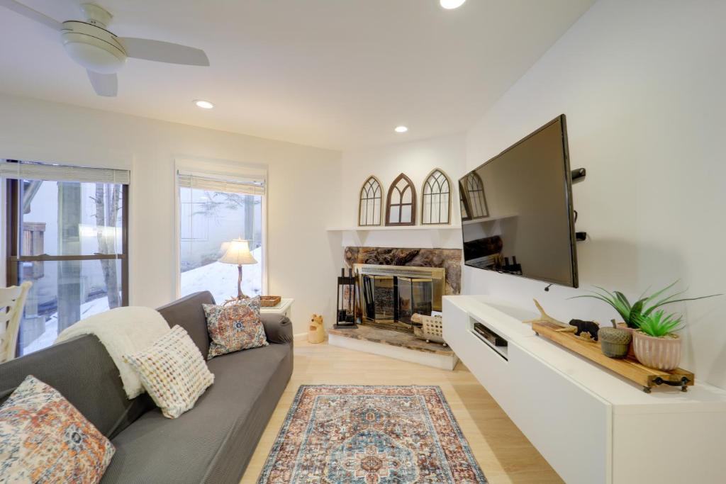 a living room with a couch and a tv at Ski, Hike & More! Couple's Getaway in Beech Mtn in Beech Mountain