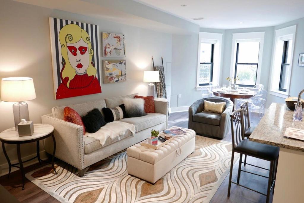 Posezení v ubytování Stunning Logan Circle Apt - With Parking