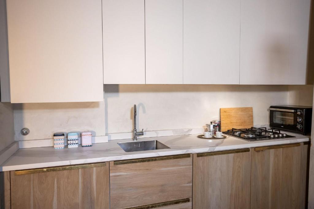 Kuchyňa alebo kuchynka v ubytovaní Stylish apartment in the historic center of Cortona