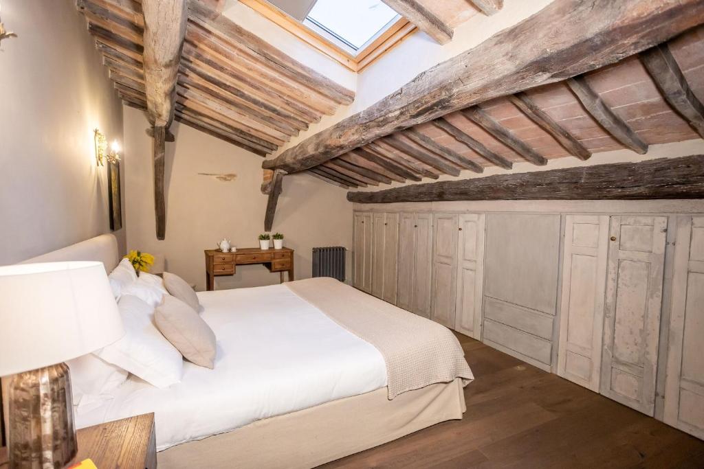 Posteľ alebo postele v izbe v ubytovaní Stylish apartment in the historic center of Cortona