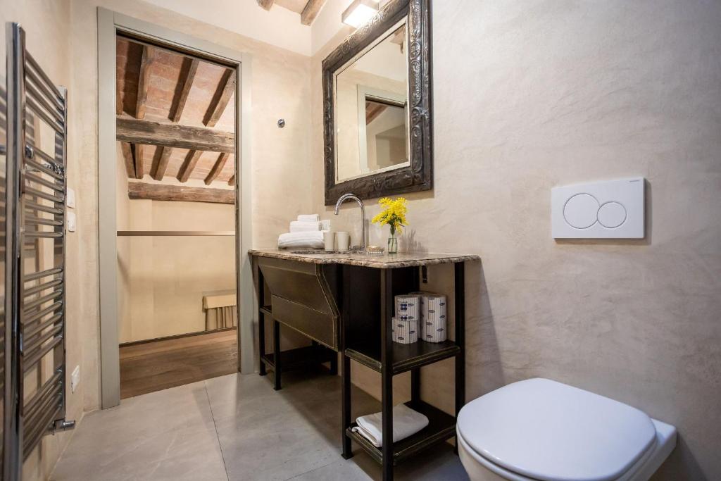 Kúpeľňa v ubytovaní Stylish apartment in the historic center of Cortona
