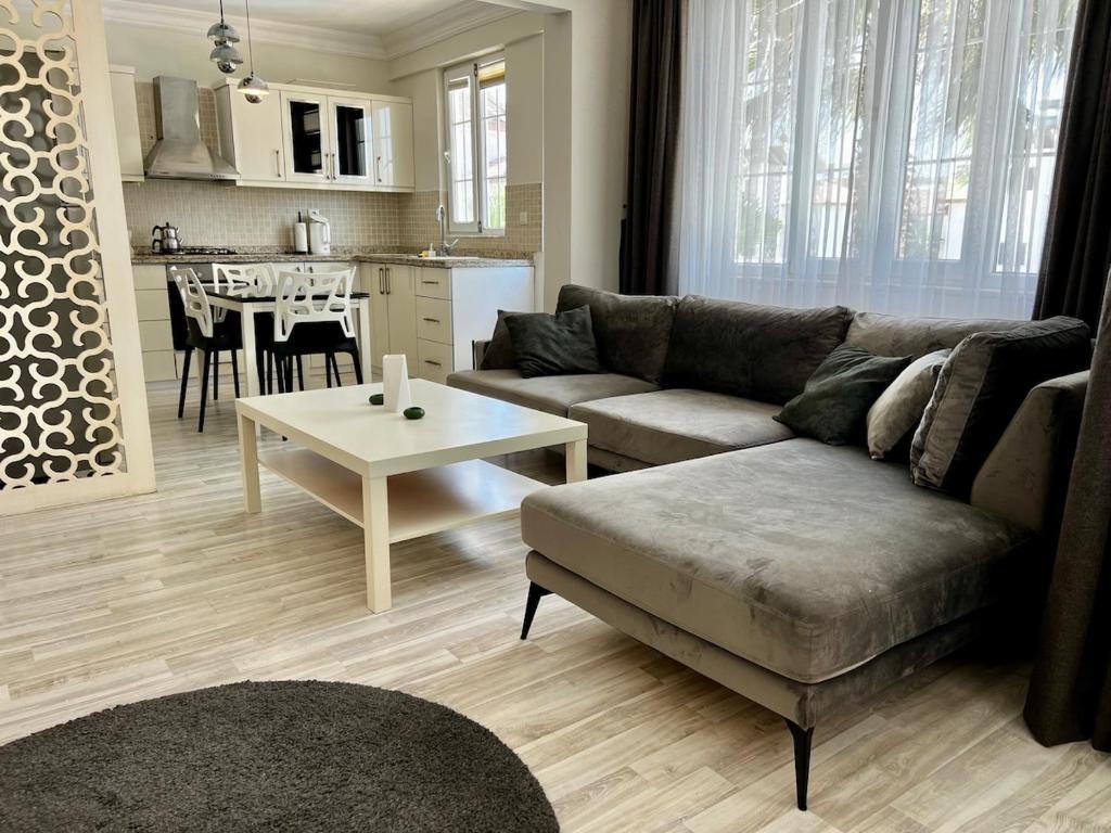 Entire Apartment in Residential Compound with Great Location در آنتالیا