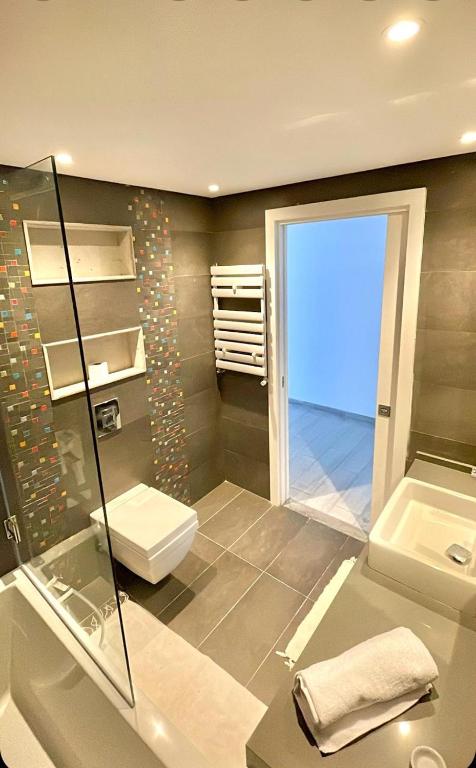 Koupelna v ubytování Penthouse Hôtholrie vue mer avec piscine A Gammarth Touristique