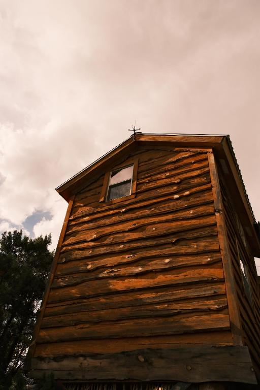 El edificio en el que está la casa vacacional