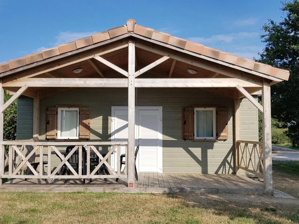Gallery image of Chalet 2 Chambres avec Piscine Chauffée Près du Lac du Jaunay, Idéal Familles - FR-1-783-7 in La Chapelle-Hermier