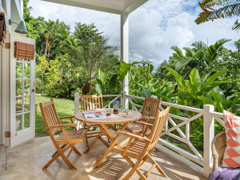 Zahrada ubytování Villa Jamille - Stunningly Designed Villa with Pool, Sauna, & Ocean Views