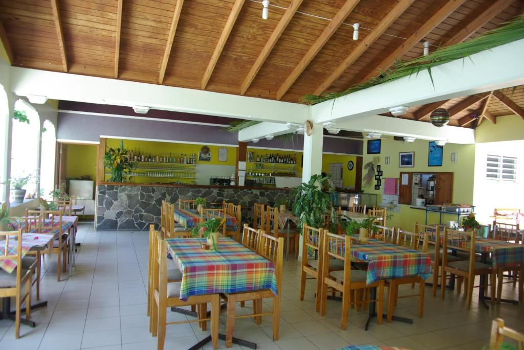 Restaurace v ubytování Sunset Bay Club & SeaSide Dive Resort