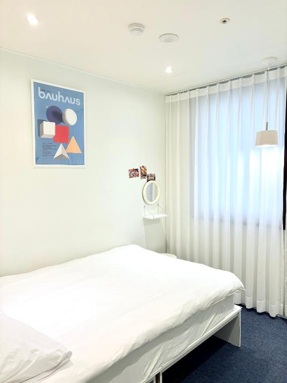 Postel nebo postele na pokoji v ubytování SSH Ikseon peter cat Hostel