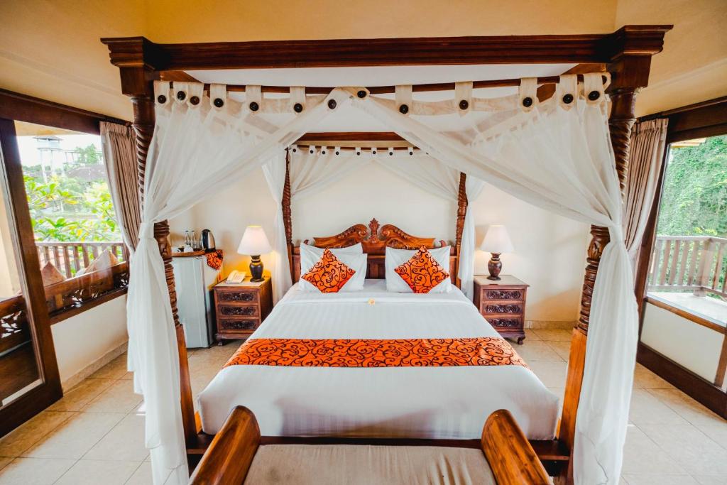 Postel nebo postele na pokoji v ubytování Sri Aksata Ubud Resort