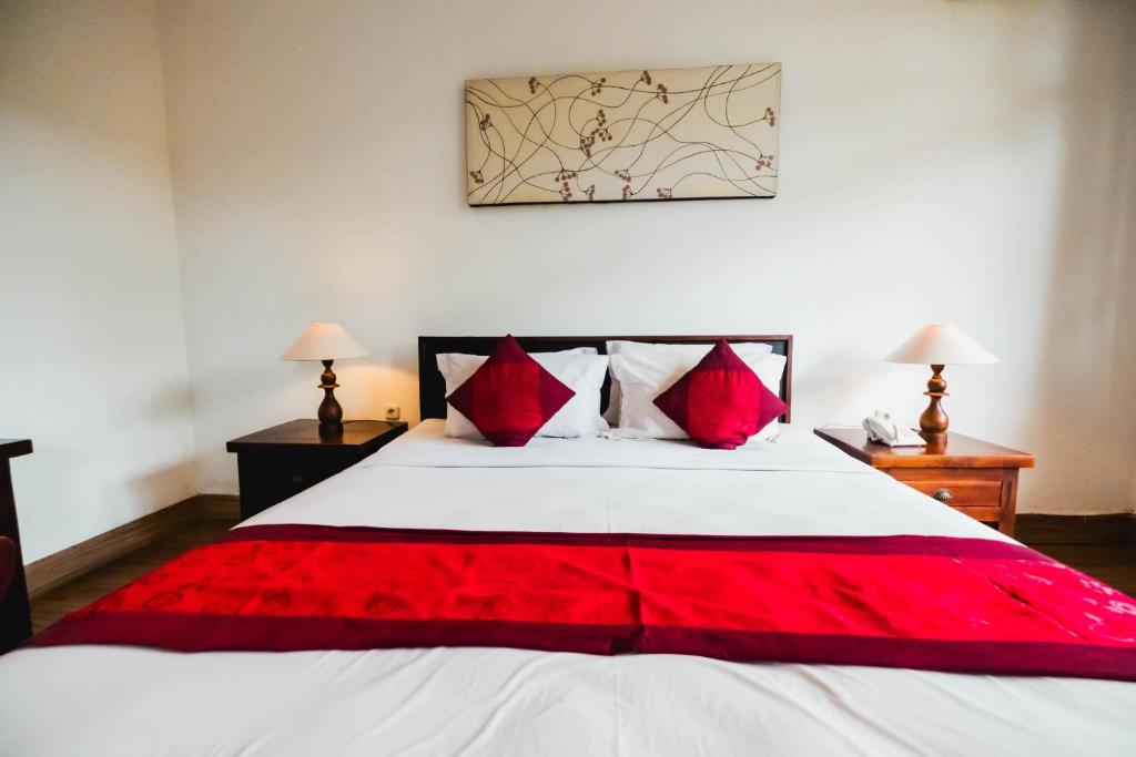 Postel nebo postele na pokoji v ubytování Sri Aksata Ubud Resort