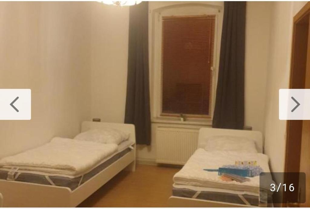 Ένα ή περισσότερα κρεβάτια σε δωμάτιο στο Monteurwohnung bei Nina 2OGL