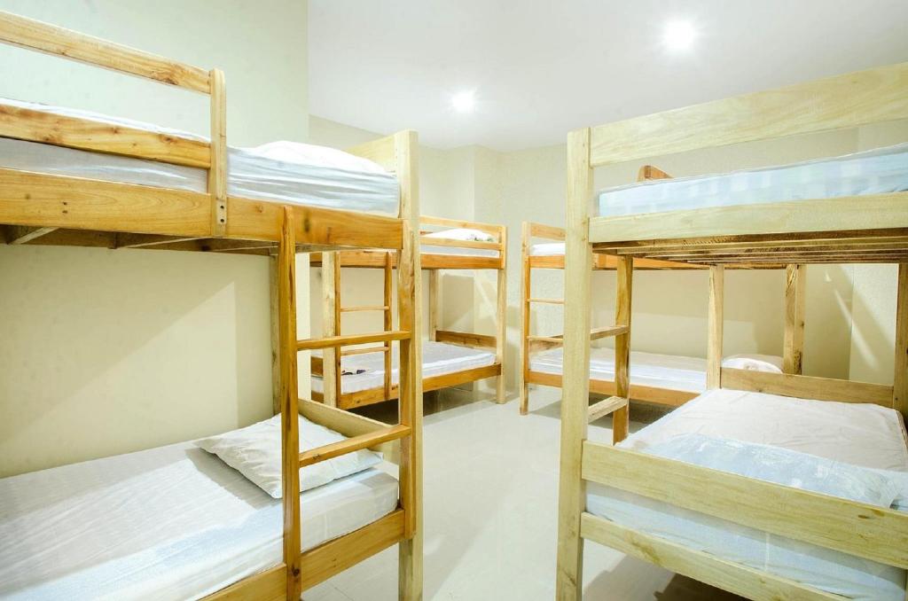 Postel nebo postele na pokoji v ubytování Boracay Backpackers