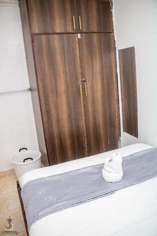 Postel nebo postele na pokoji v ubytování Royal apartments Eldoret