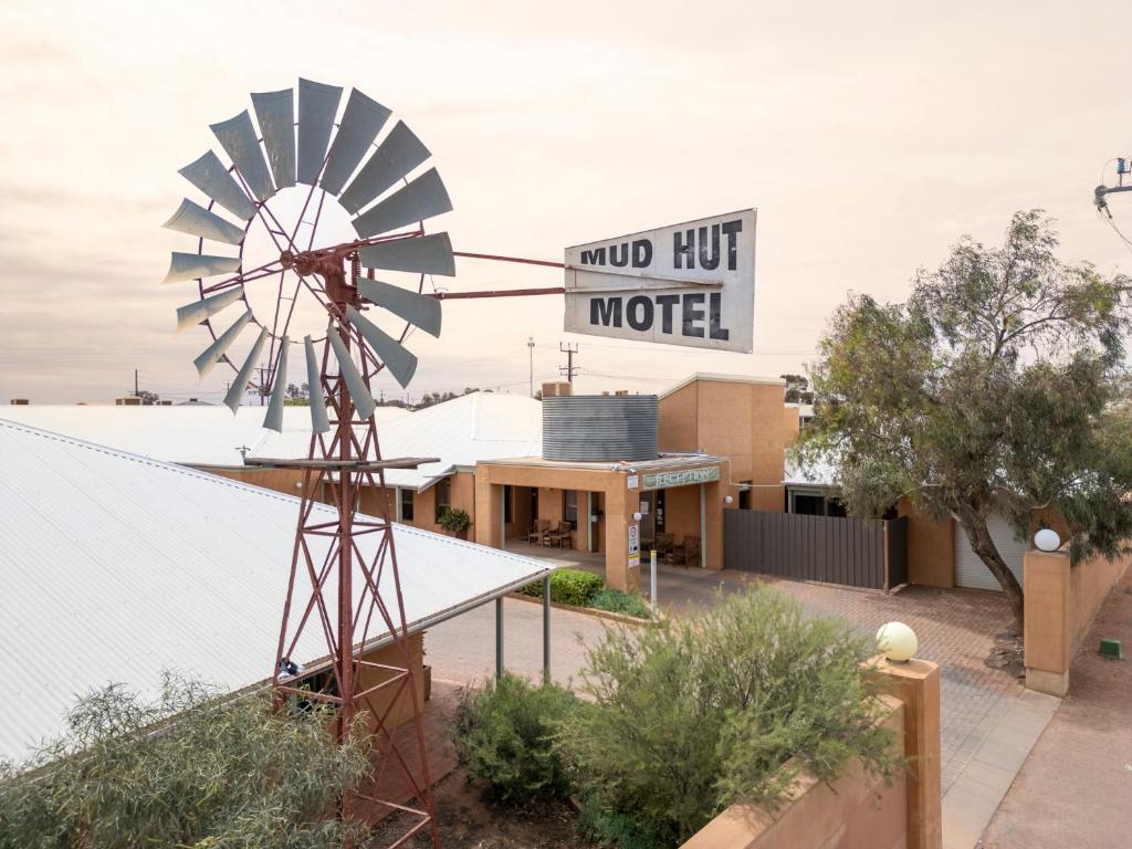 an old windmill in front of a motel at Mud Hut Motel in Coober Pedy