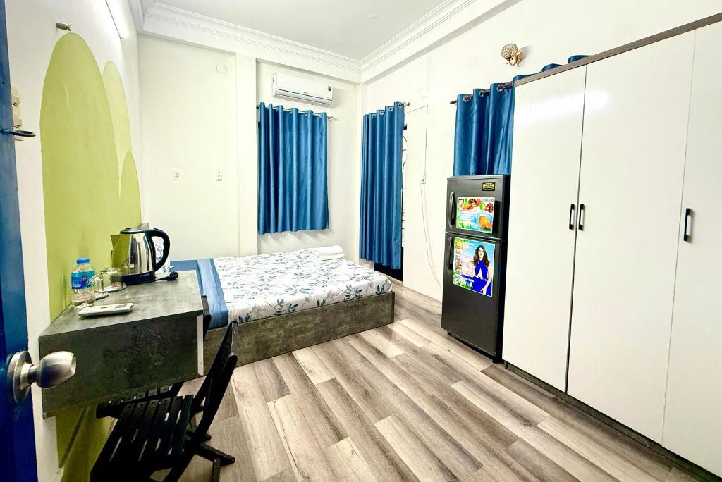 Lyly Hotel - Pham Ngu Lao - Double Room With Balcony