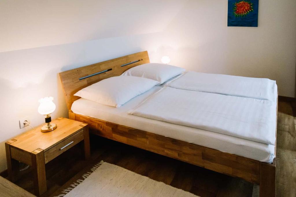Postel nebo postele na pokoji v ubytování Diófa Apartman