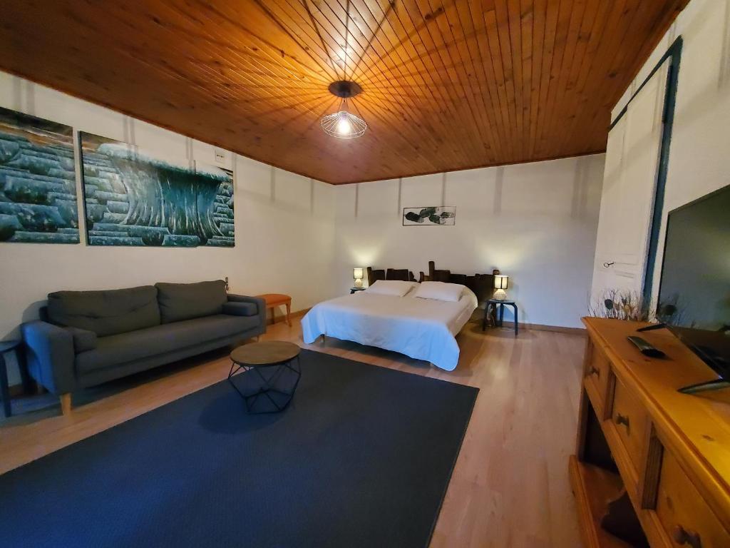 Postel nebo postele na pokoji v ubytování Les Chambres d'Hôtes Le Triskèle