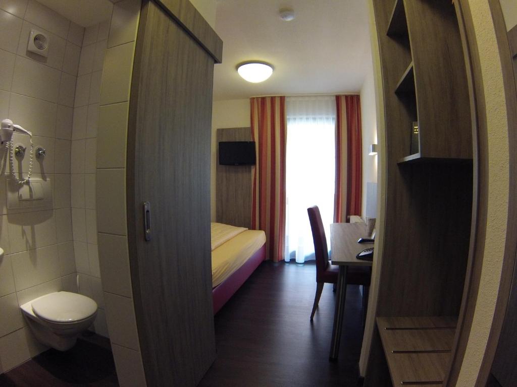 Postel nebo postele na pokoji v ubytování Hotel KRONE Garni