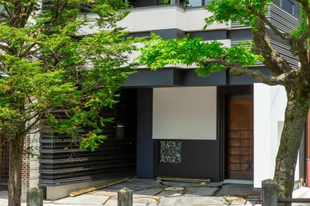 Budova, kde se prázdninový dům nachází