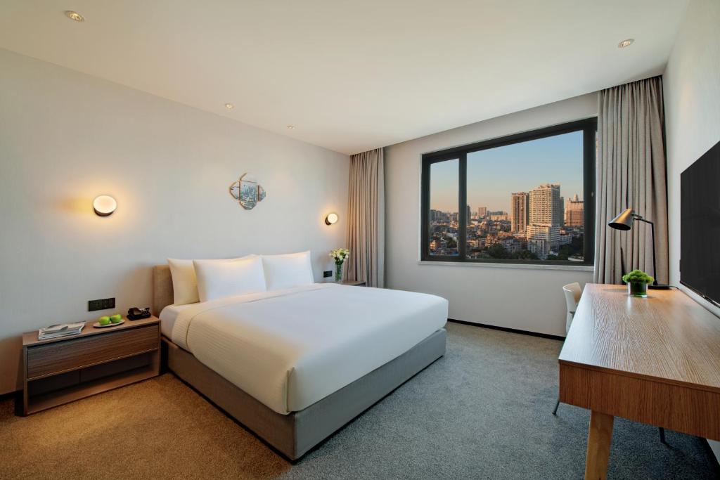Postel nebo postele na pokoji v ubytování Guangzhou Hotel