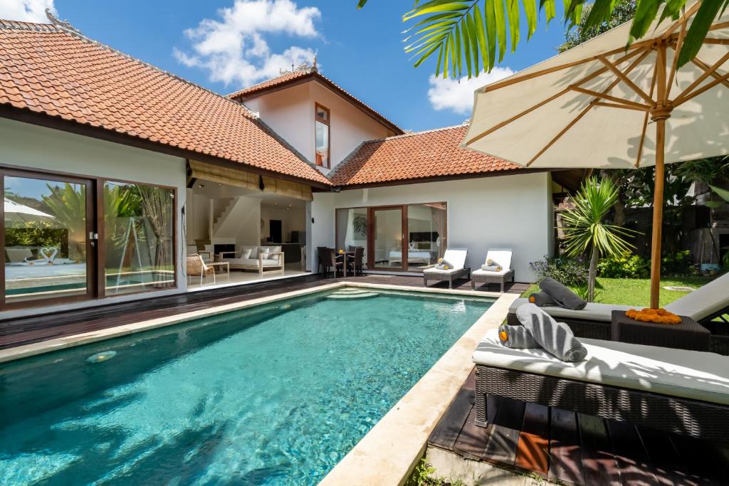 an image of a swimming pool in a villa at Villa Nolan - Modern 3BR Private Villa with Pool in Padonan, Canggu in Kerobokan