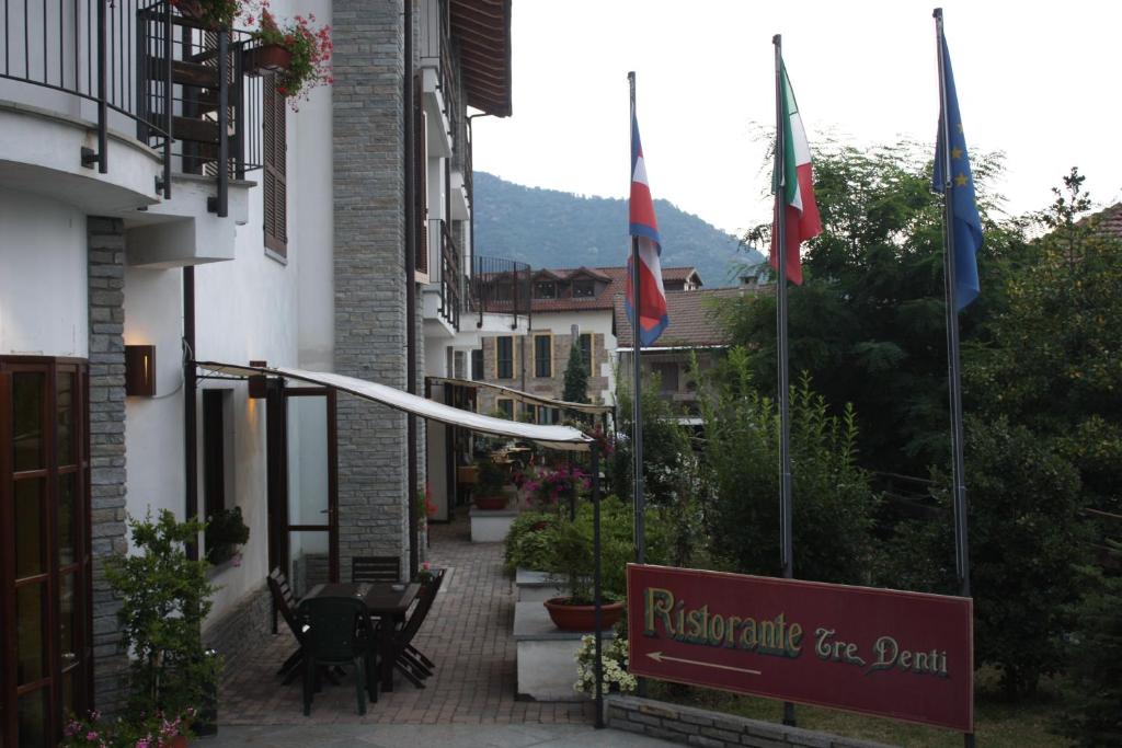 Nespecifikovaný výhled na hory nebo výhled na hory při pohledu z hotelu