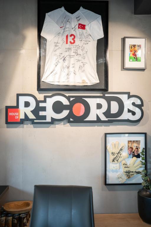 Certifikát, hodnocení, plakát nebo jiný dokument vystavený v ubytování House of Records