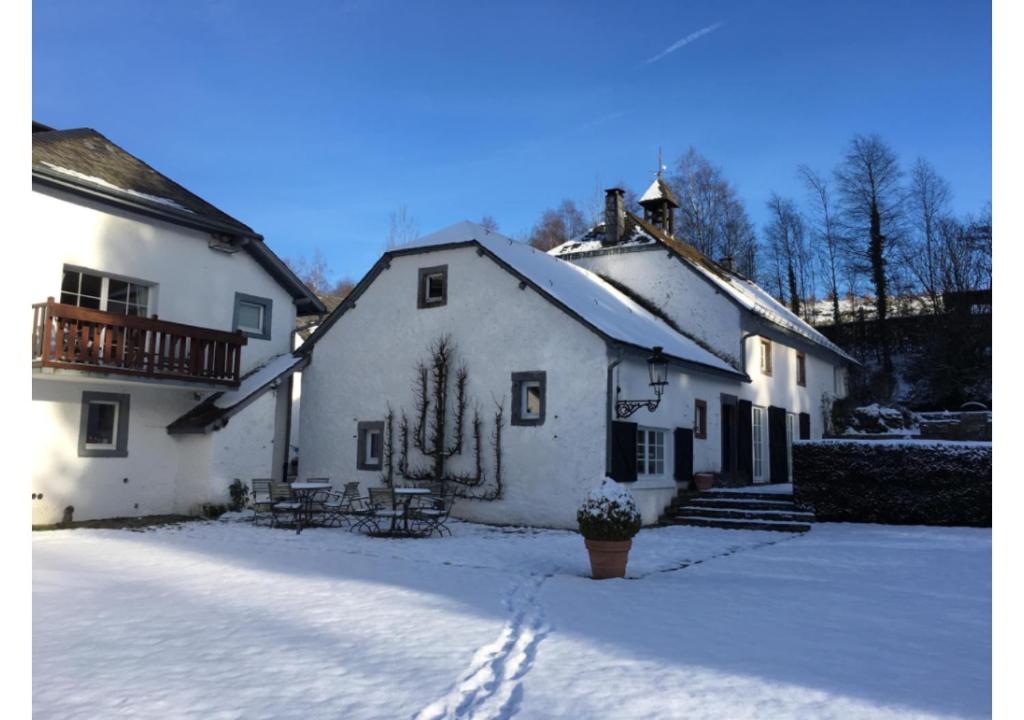 Le Vieux Moulin Weywertz v zimě