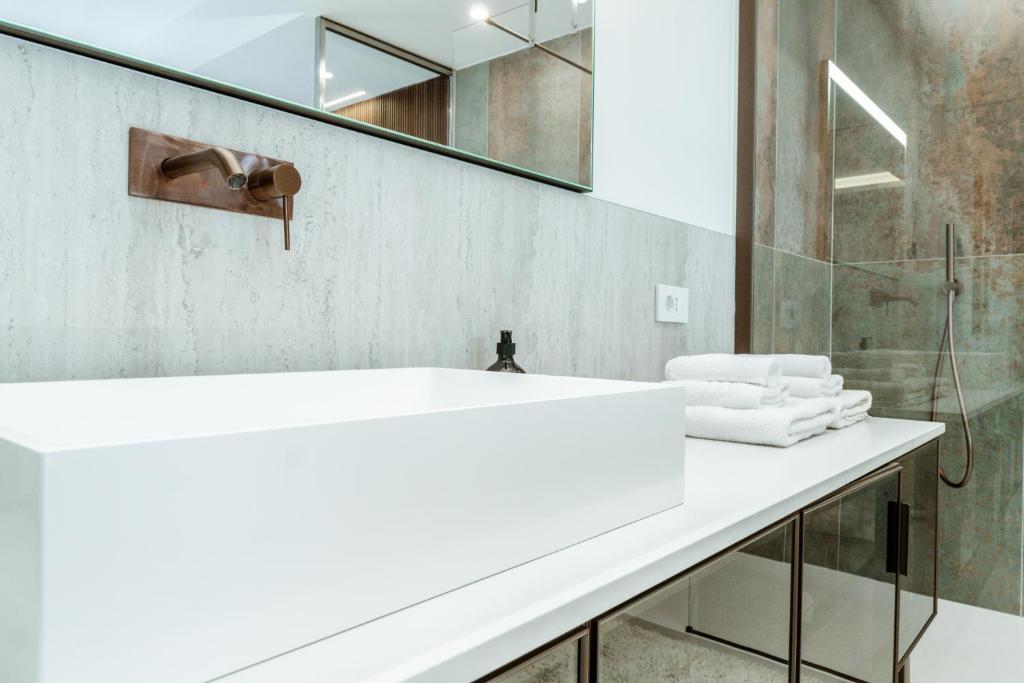 Koupelna v ubytování Ram7 Lux Charmant Apartment Gallarate