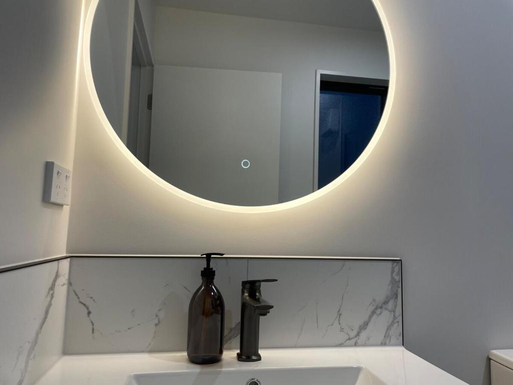 Luxury 2 Bed Near ARA, Stadium and CBD With Parking - Resim 11