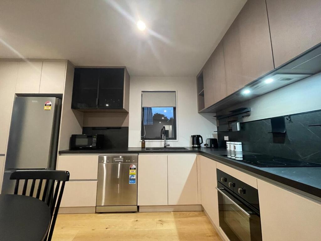 Luxury 2 Bed Near ARA, Stadium and CBD With Parking - Resim 18