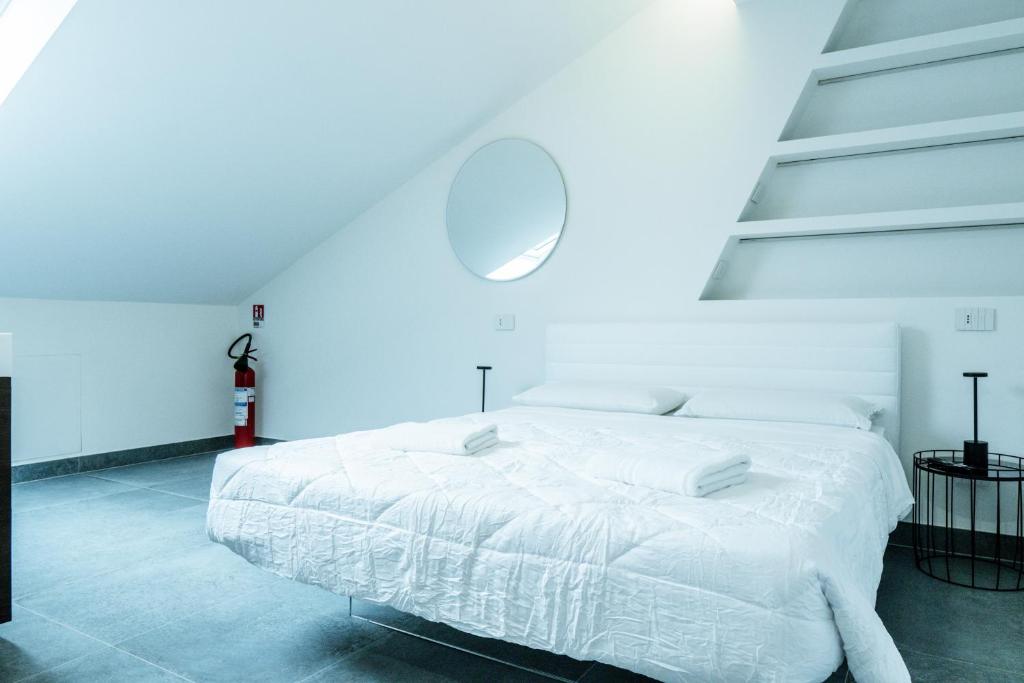 Postel nebo postele na pokoji v ubytování Ram7 Segredo Ultrassecreto Apartment Gallarate