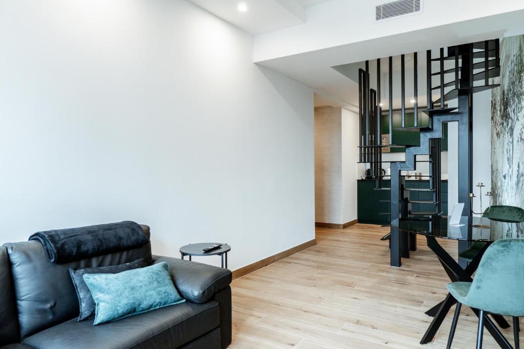 Posezení v ubytování Ram7 Segredo Ultrassecreto Apartment Gallarate