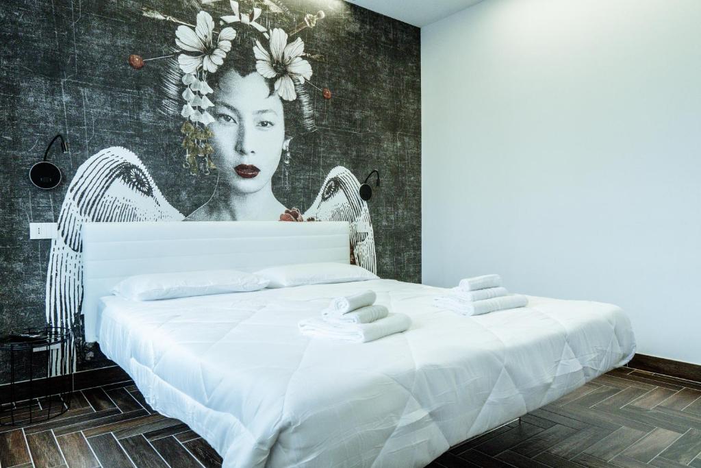 Postel nebo postele na pokoji v ubytování Ram7 Kōfuku Zen Apartment Gallarate