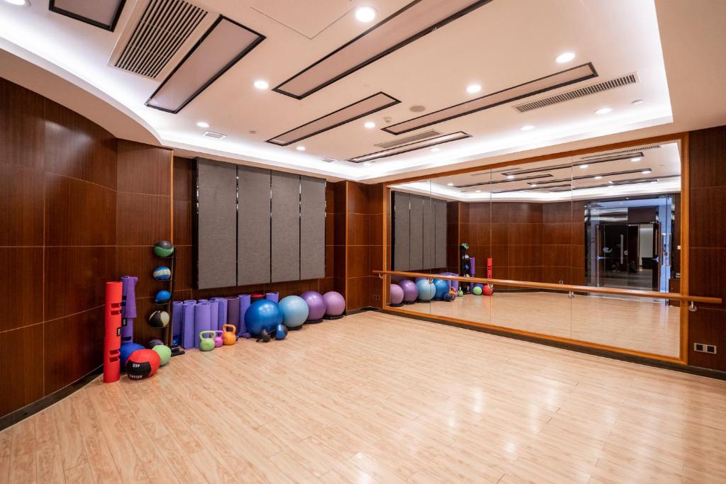 Fitness centrum a/nebo fitness zařízení v ubytování Hilton Foshan - Close to Lecong International Furniture Mall