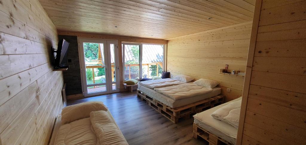Postel nebo postele na pokoji v ubytování Štiavnička