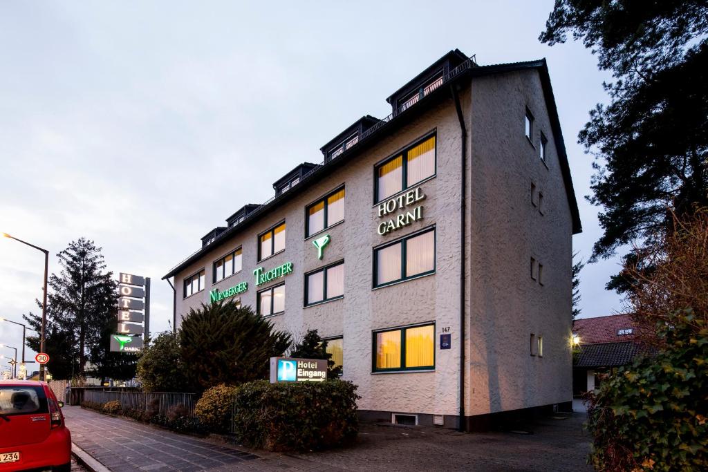 a building with a sign on the side of it at Nürnberger Trichter Family-Business Hotel Garni in Nürnberg