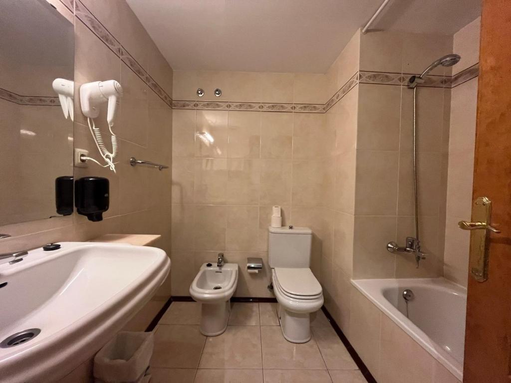 Koupelna v ubytování Hotel Juan Canejan