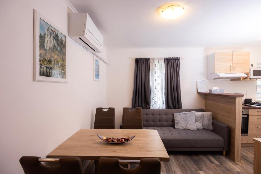Kuchyň nebo kuchyňský kout v ubytování Grom Ribno Apartments