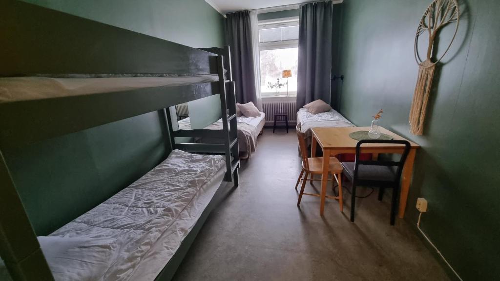 Postel nebo postele na pokoji v ubytování Piteå Vandrarhem