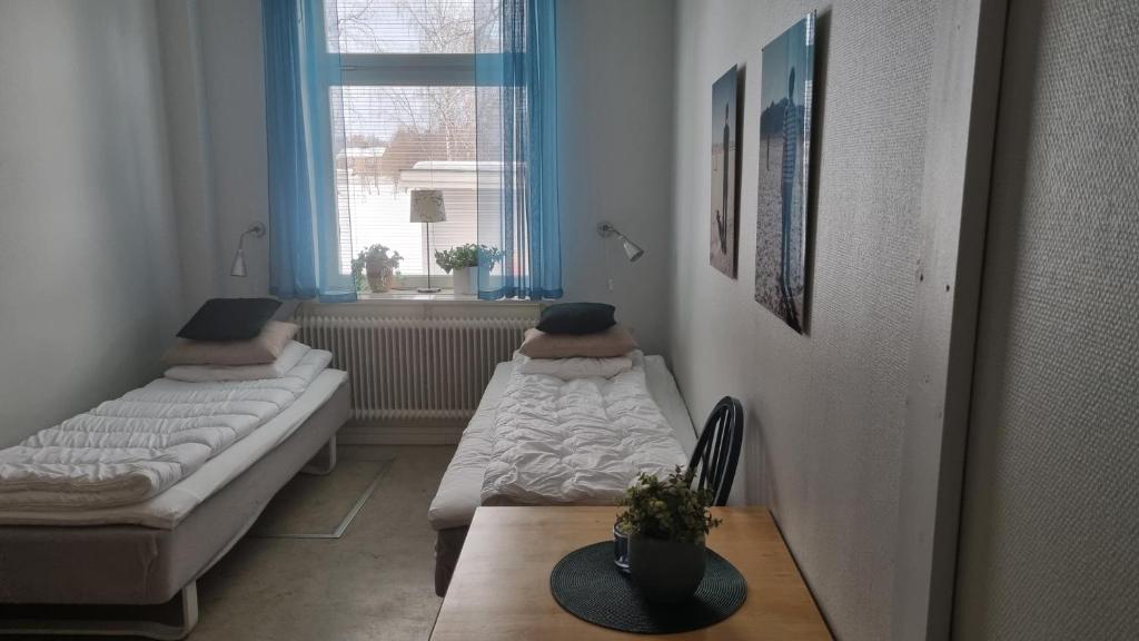 Postel nebo postele na pokoji v ubytování Piteå Vandrarhem