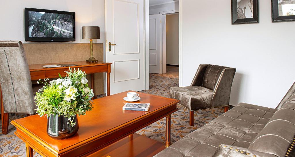 TV a/nebo společenská místnost v ubytování Victor's Residenz-Hotel Berlin Mitte