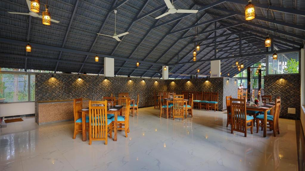 Restaurace v ubytování The Spectrum Resort - Chikmagalur