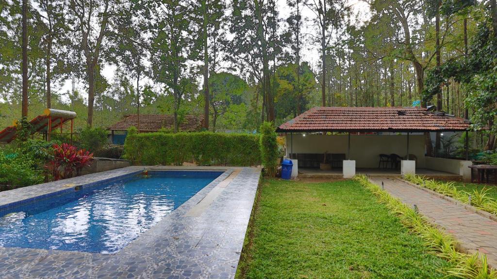 Bazén v ubytování The Spectrum Resort - Chikmagalur nebo v jeho okolí