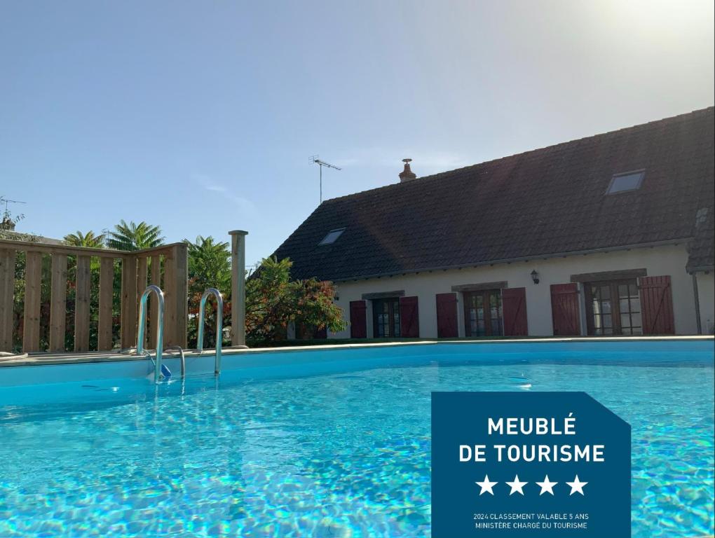 a swimming pool in front of a house at Maison familiale Blois piscine et SPA in Blois