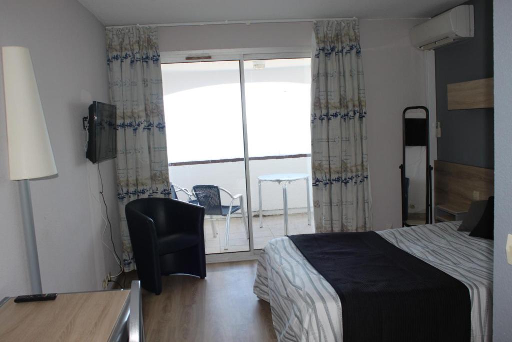 Postel nebo postele na pokoji v ubytování Logis Hotel Solhotel